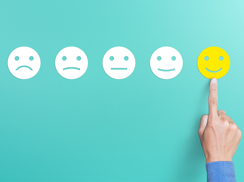 Κριτική πελατών: επιλογή χαρούμενου εικονιδίου.